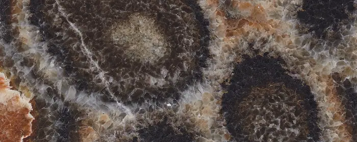 Onice black — dark onyx with crystalline figuring